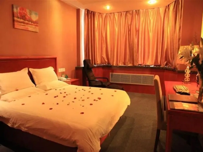 Standard Twin room with city view
