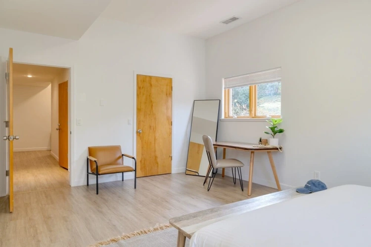 5 Bedrooms Cottage