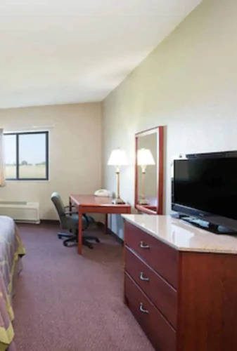 Super 8 Iola KS
