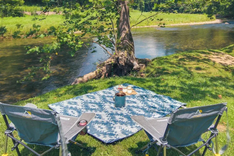 Upscale + Modern Tiny Cabin on Cane River!