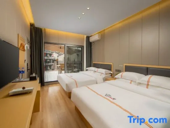 Standard Twin room with balcony
