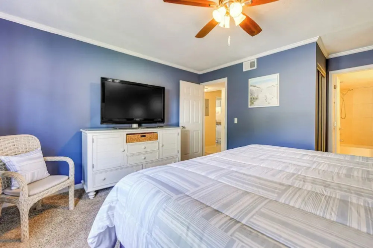 Walk to St Augustine Beach! Condo w/ Pool Access
