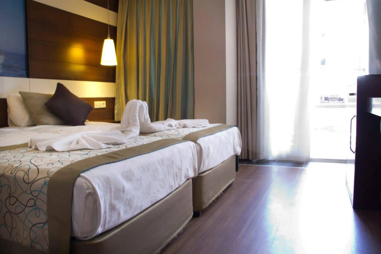 Adella Side Hotel