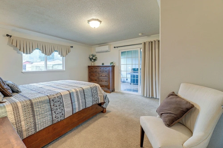 4 Bedrooms Cottage