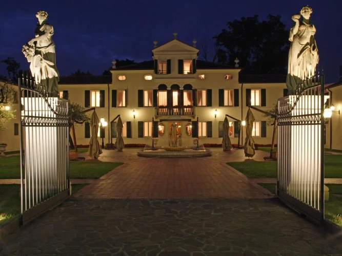 Deluxe Double Suite