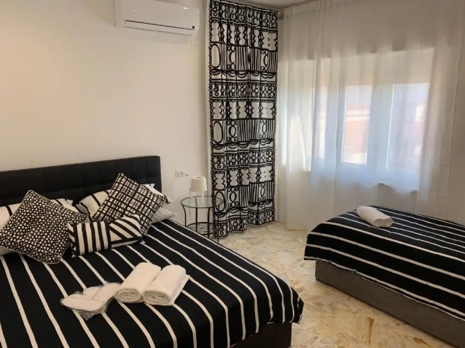 Luxury Triple room with balcony and with city view