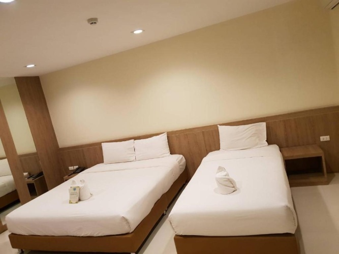 Standard Triple room