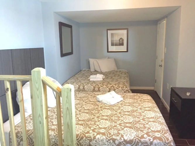 4 Bedrooms Apartment