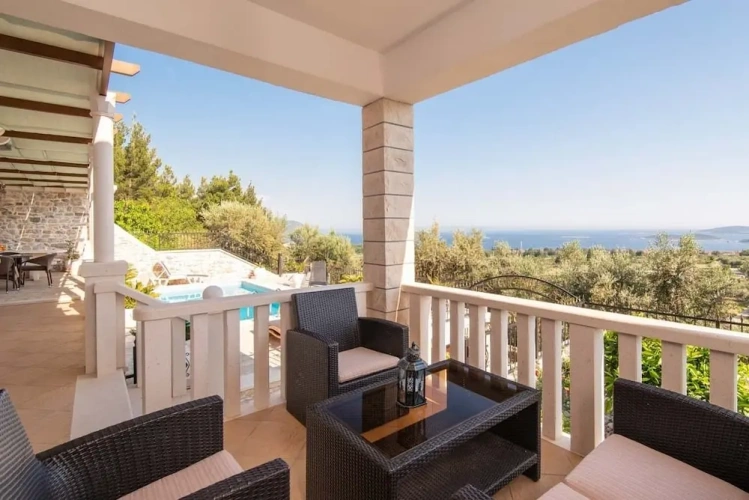 3 Bedrooms Villa