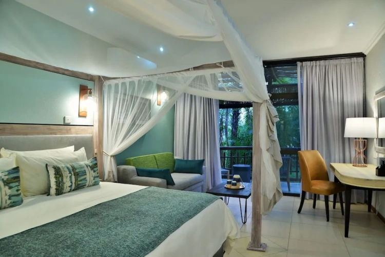 Presidential Double Suite with garden view