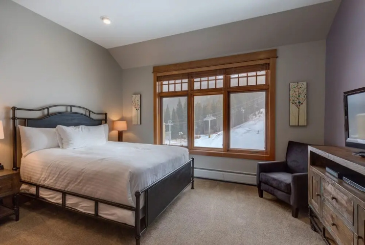 Lone Eagle by Summit County Mountain Retreats