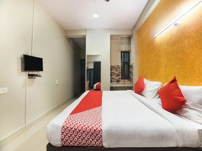 Oyo Flagship 30196 Noida Sector 5