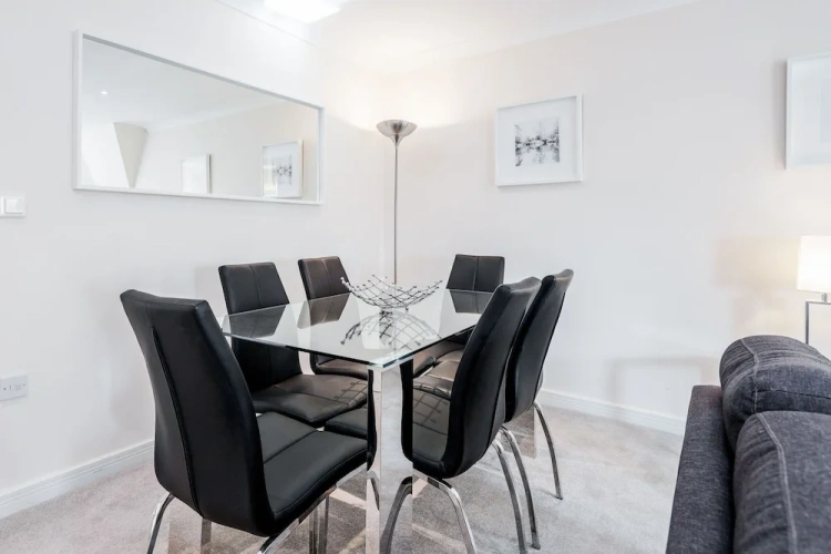 2 Bedrooms Apartment