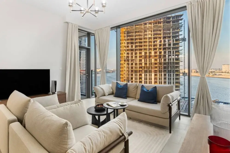 Bright 2BR in top Creek Rise Tower