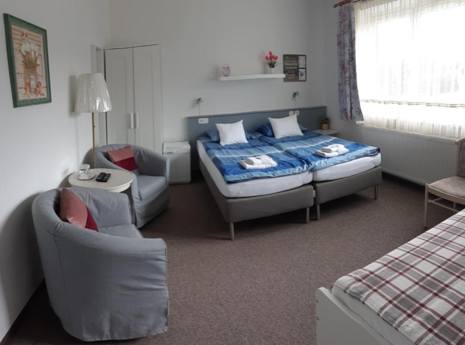 Standard Triple room