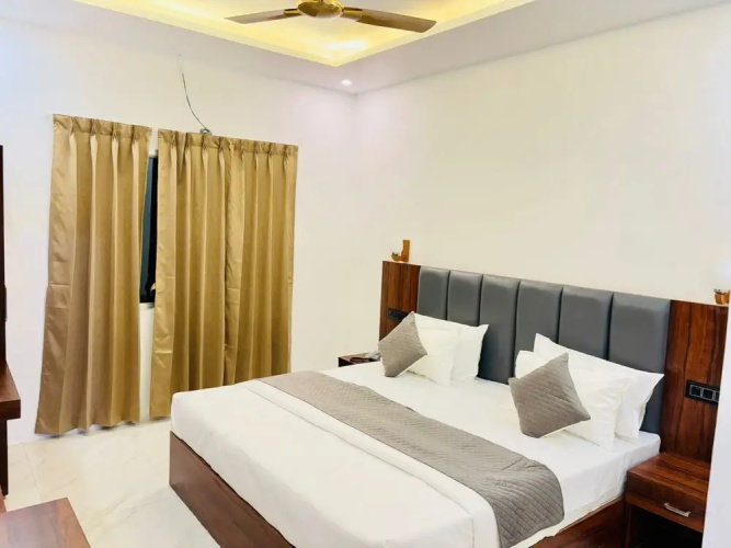 Hotel Omkar Palace