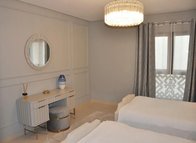 Spacious 4 bd and 2 bd apartments with amazing Sea view