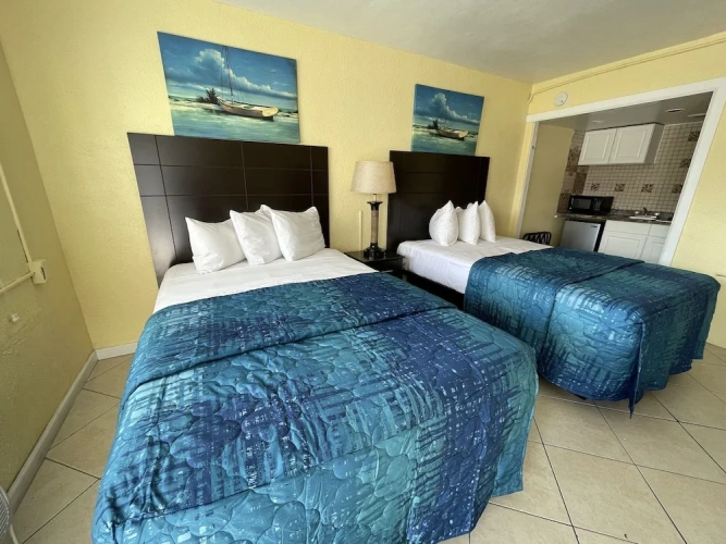Standard Quadruple room with view