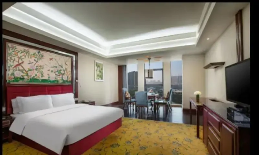Deluxe Double Suite with lake view