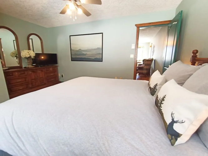 Golden Mountain View Suites