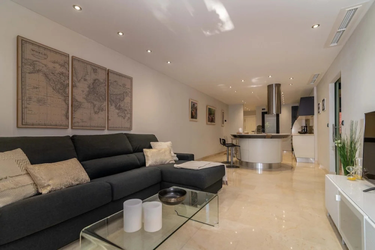 Chic Oasis on the Coast