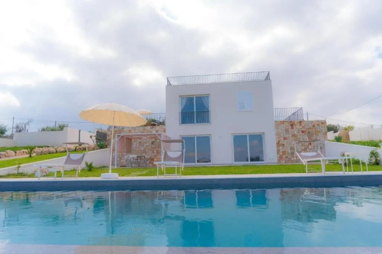 2 Bedrooms Villa