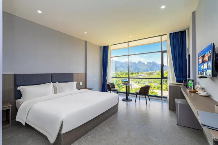Standard Double room with city view