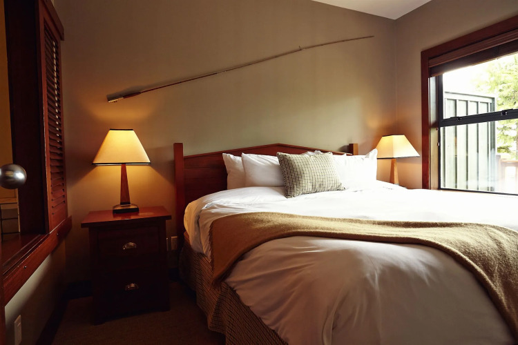 Middle Beach LodgeOver view