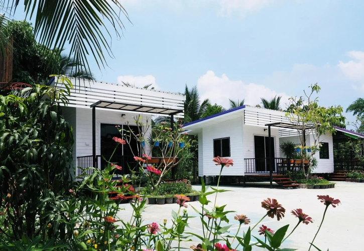 2 Bedrooms Double Family Suite with garden view
