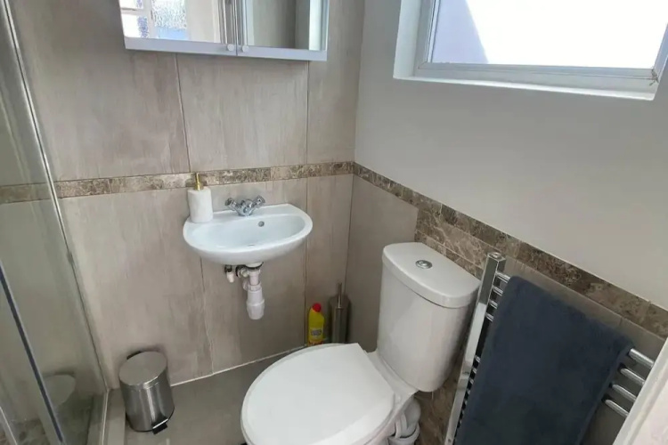 4 Bd House - Sleeps 8 With Garden & Parking