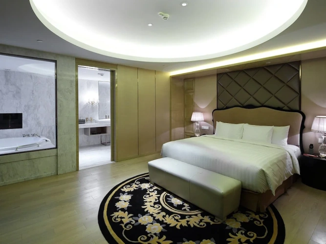 Ambassador Double Suite