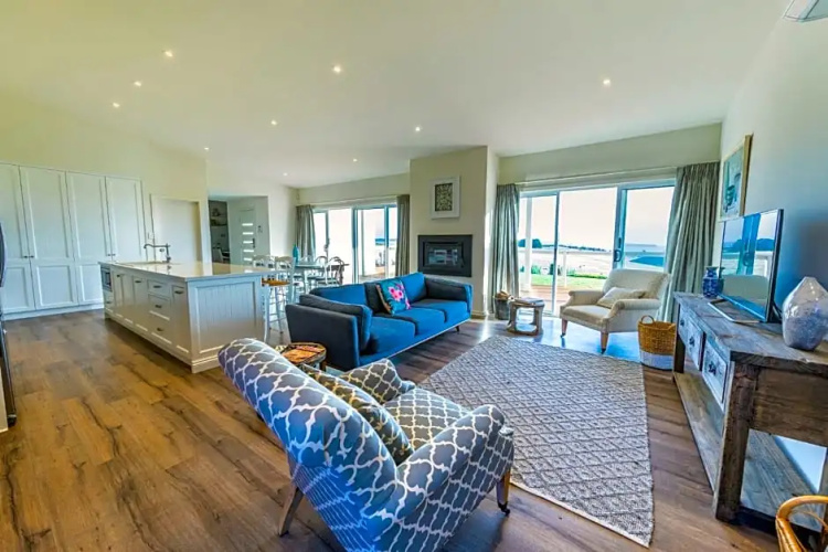 Coastal Lodge
