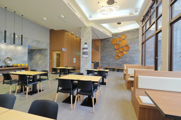 Ket Hotel