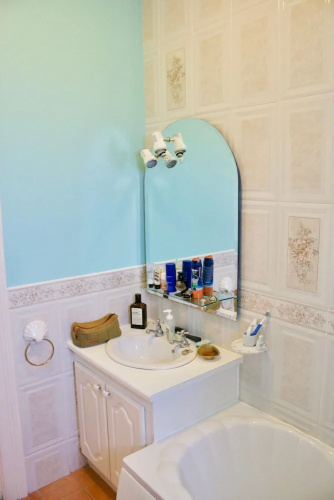 2 Bedroom Flat With Parking In Edinburgh