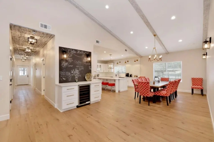 4 Bedrooms Cottage