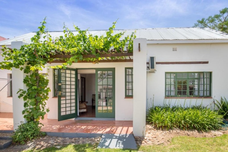 2 Bedrooms Cottage