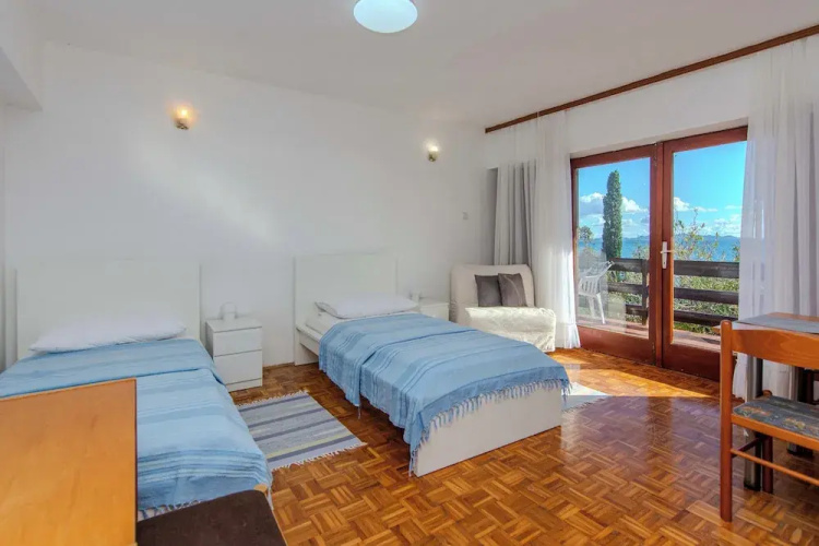 Apartments Kurta