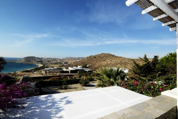 4 Bedrooms Executive Villa with sea view