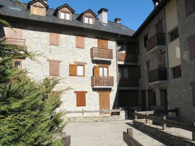 3 Bedrooms Apartment