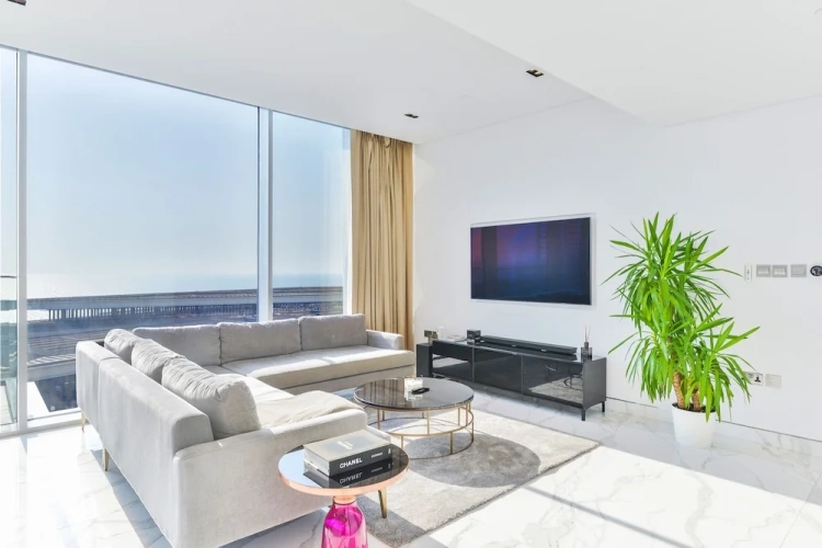 3 Bedrooms Luxury Apartment with balcony and with sea view