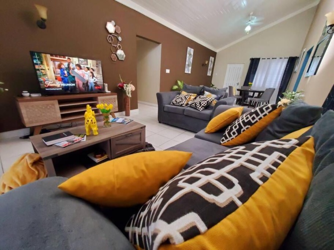 4 Bedrooms Cottage