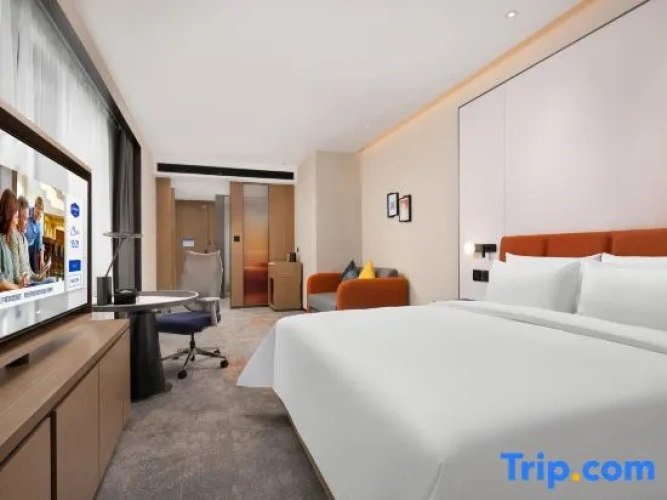 Deluxe Double room with city view