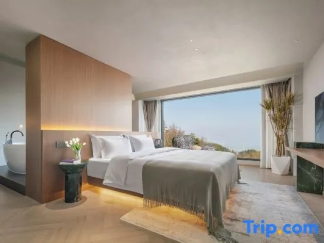 Standard room with courtyard view