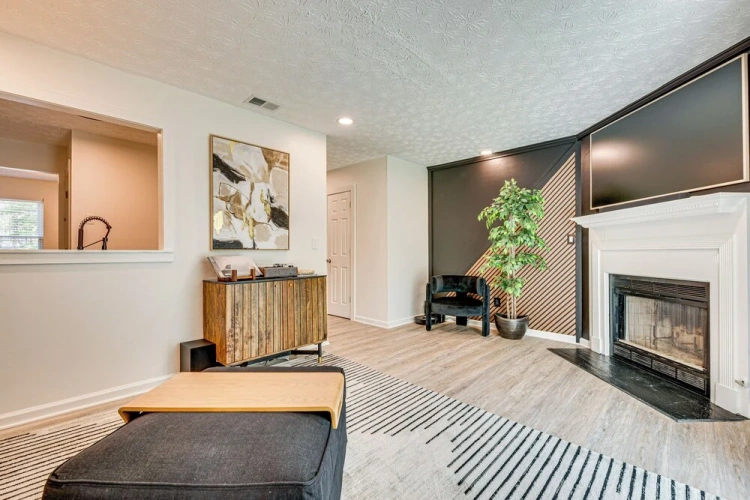 2 Bedrooms Apartment