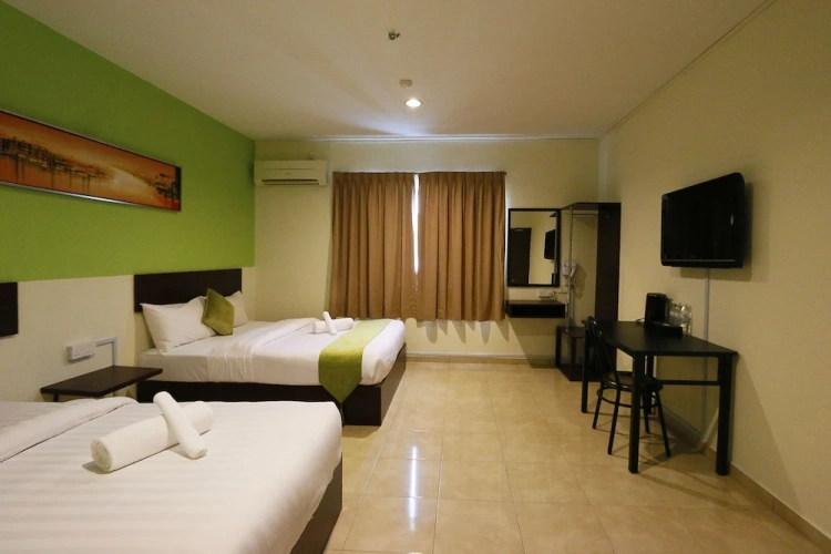Standard Triple room