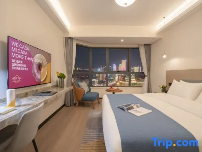 Deluxe Double room with city view