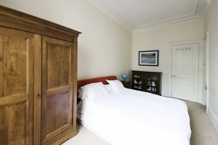 Champs-Elysees Hideaway