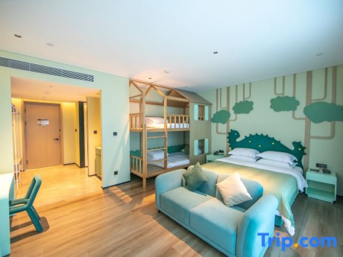 Executive Twin Family room