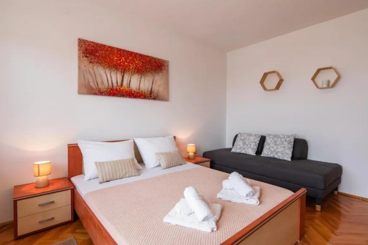 2 Bedrooms Apartment