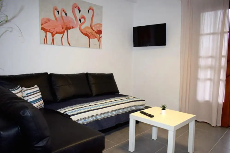 Apt - Sleeps 4 - Pets Ok - Parking - Balcony